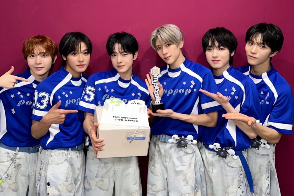 Assista: o NCT Wish conquista a 3ª vitória para “PopPop” em “Music Core”; Performances de Kai, TWS do EXO e muito mais