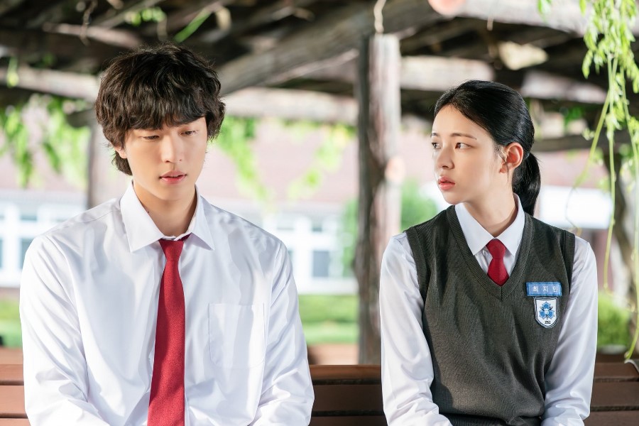 Jin Ho Eun e Jo Yoo Jung se aproximam através de Choo Young Woo e Shin Sia em novo filme de romance Jin Ho Eun e Jo Yoo Jung se aproximam através de Choo Young Woo e Shin Sia em novo filme de romance