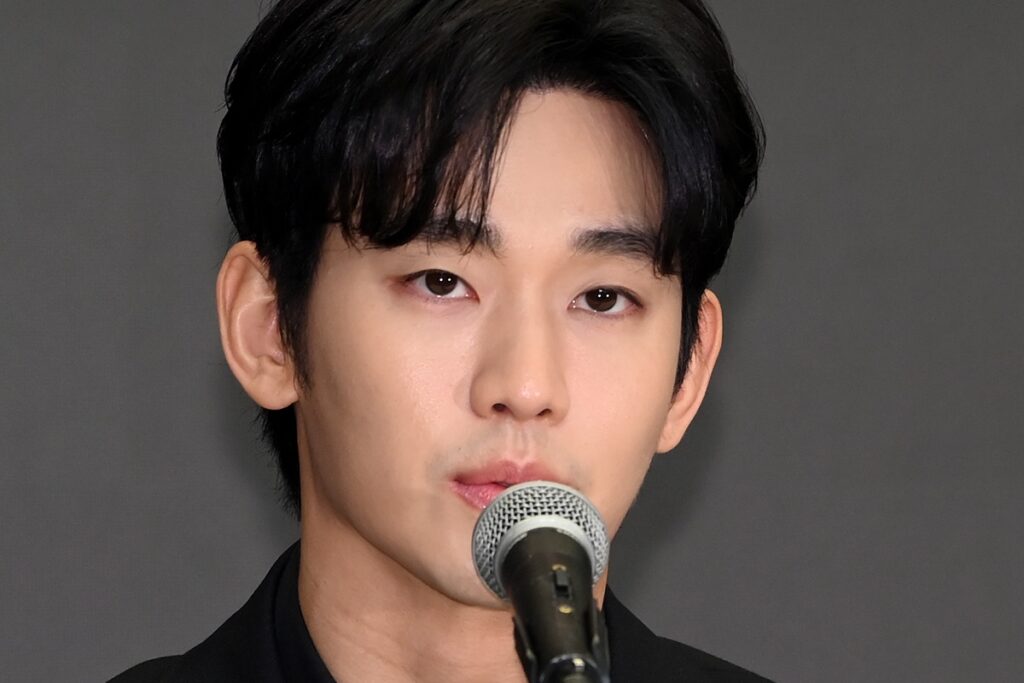 Kim Soo Hyun supostamente processou por 3 bilhões de won em danos por anunciantes + agência responde brevemente