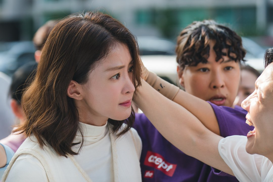 Lee Si Young é pego em confronto tenso com o vizinho em “Salon de Holmes”