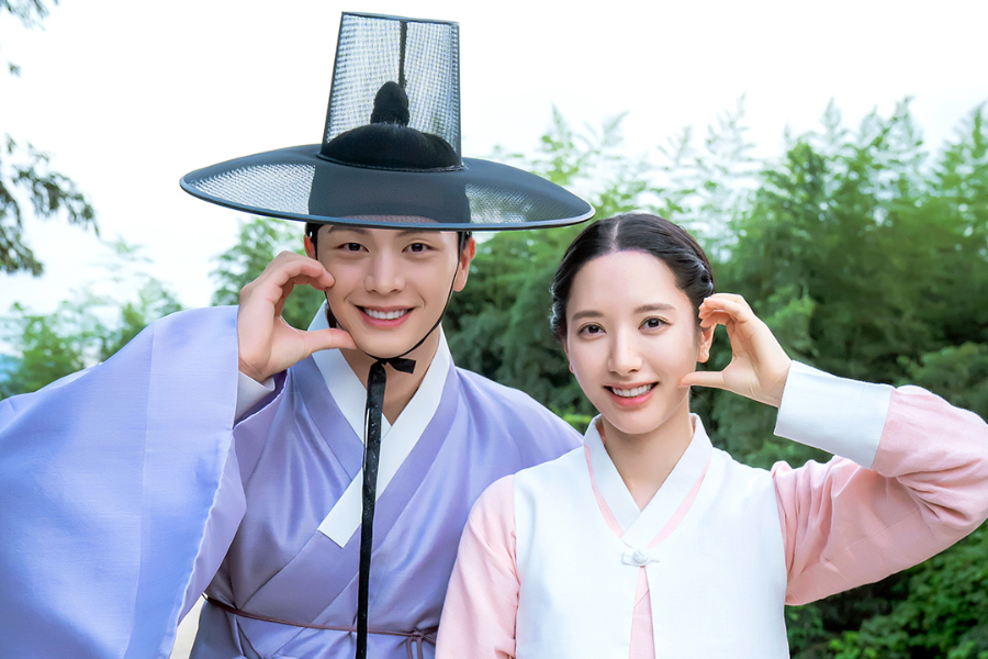 “The Haunted Palace” estrelou Yook Sungjae e Kim Ji Yeon Charm fãs com adoráveis ​​fotos dos bastidores